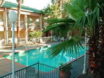 Econo Lodge Inn And Suites 이글패스 외부 사진